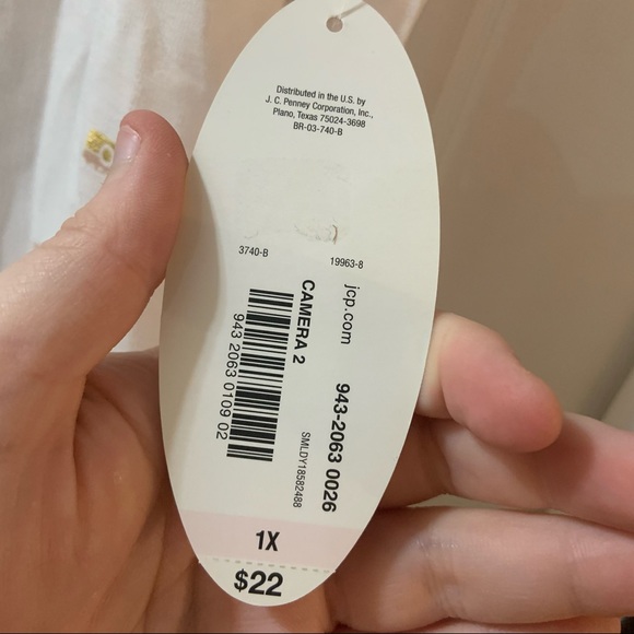 Boutique + White Camera Print Short Sleeve Tee 1X - Picture 7 of 11